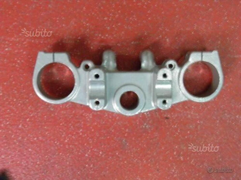 PIASTRA SUP. FORCELLA APRILIA CODICE AP8203305