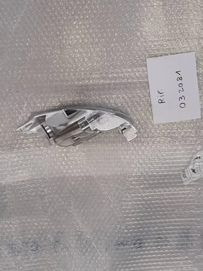 FANALE POSTERIORE SINISTRO PIAGGIO NEW BEVERLY 300 (2)