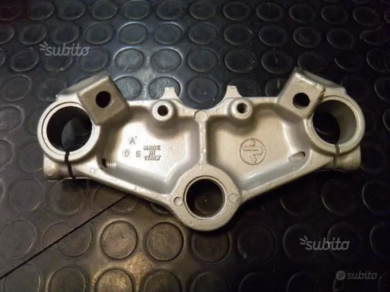 PIASTRA SUP. FORCELLA APRILIA AF 1 50 AP8203360 (2)