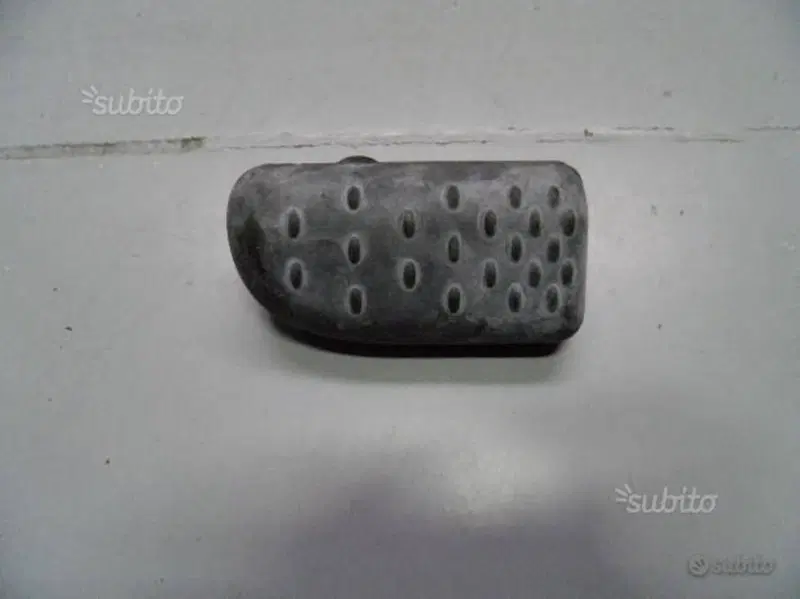 GOMMA PEDANA APRILIA SCARABEO 500 CODICE AP8144514
