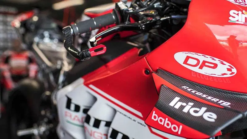 Il&nbsp;Barni Racing Team apre l'officina a chi lavora in prima linea