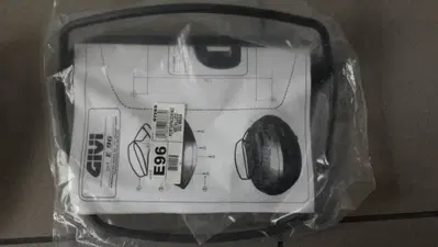 Givi-E96. Portapacchi met. nero per Maxia E55 E52