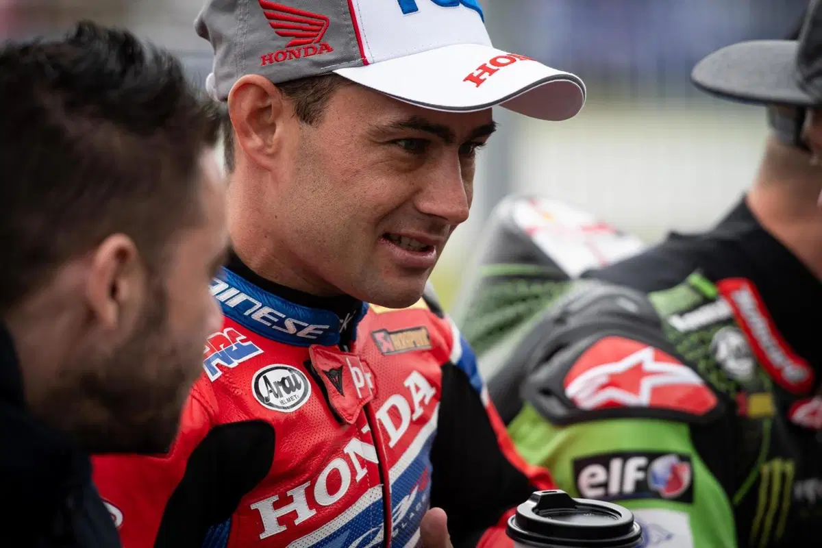 SBK. Leon Haslam: “Speriamo di tornare presto in pista a farvi divertire” (3)