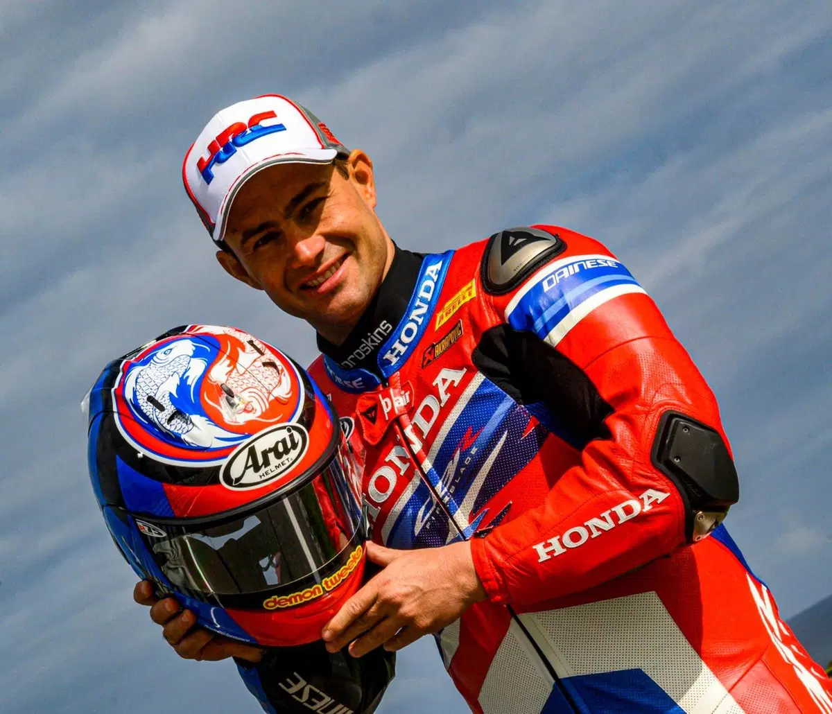 SBK. Leon Haslam: “Speriamo di tornare presto in pista a farvi divertire” (4)