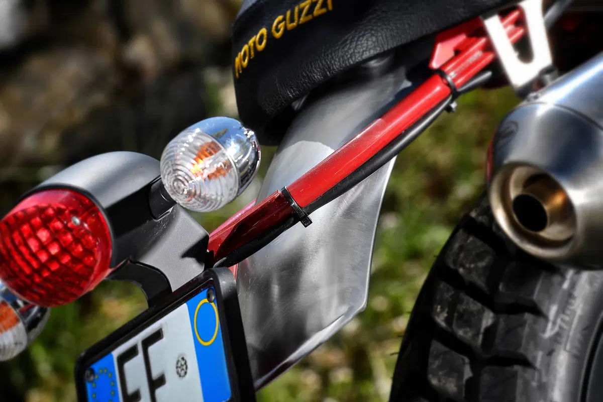 Moto Guzzi V7 Stornello (2)