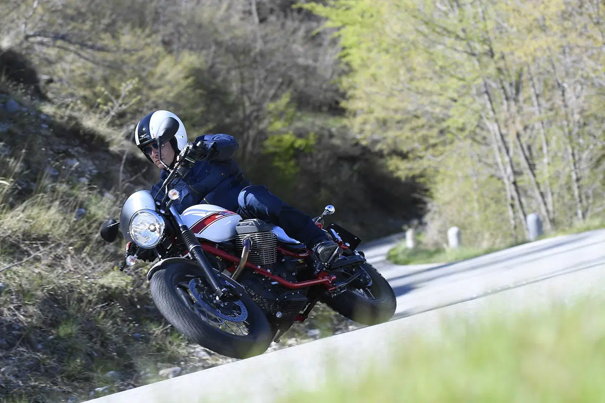 Moto Guzzi V7 Stornello