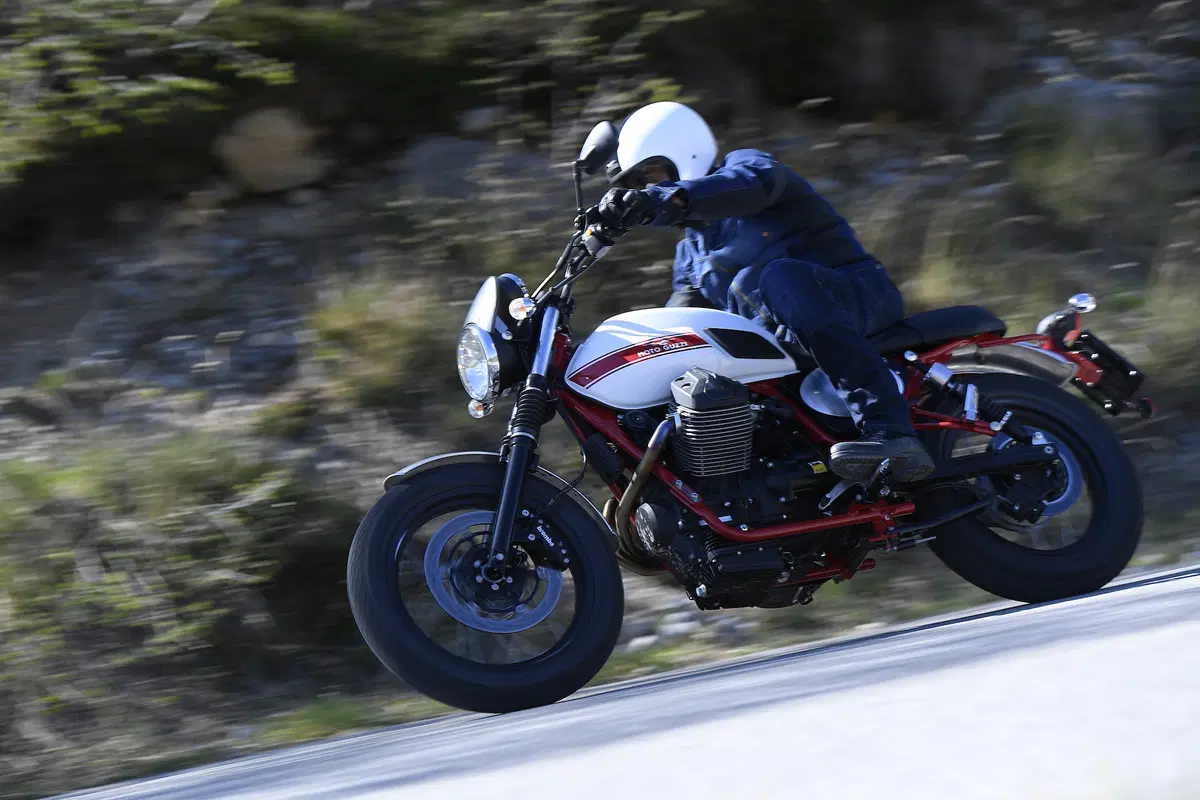 Moto Guzzi V7 Stornello (2)