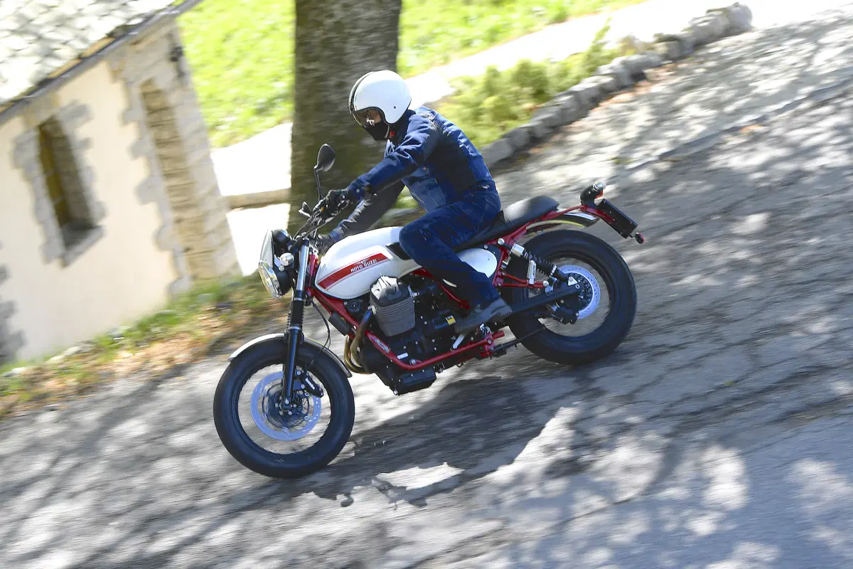Moto Guzzi V7 Stornello (6)