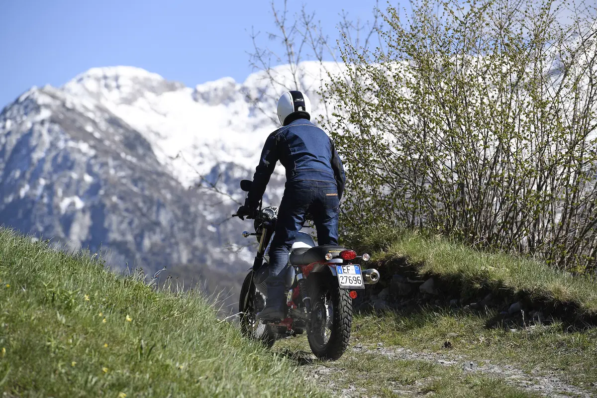 Moto Guzzi V7 Stornello (8)