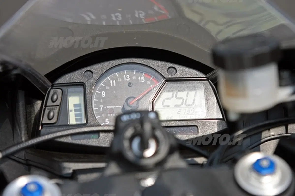 HONDA CBR 600 RR (4)