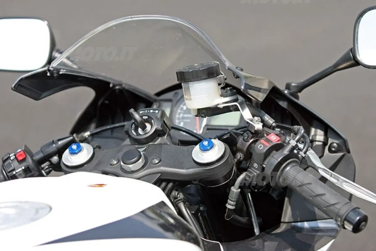 HONDA CBR 600 RR (5)