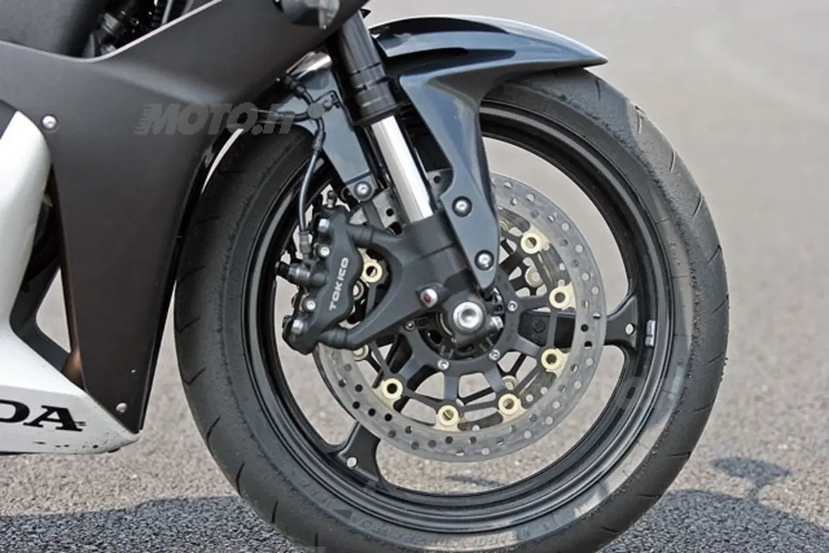 HONDA CBR 600 RR (6)