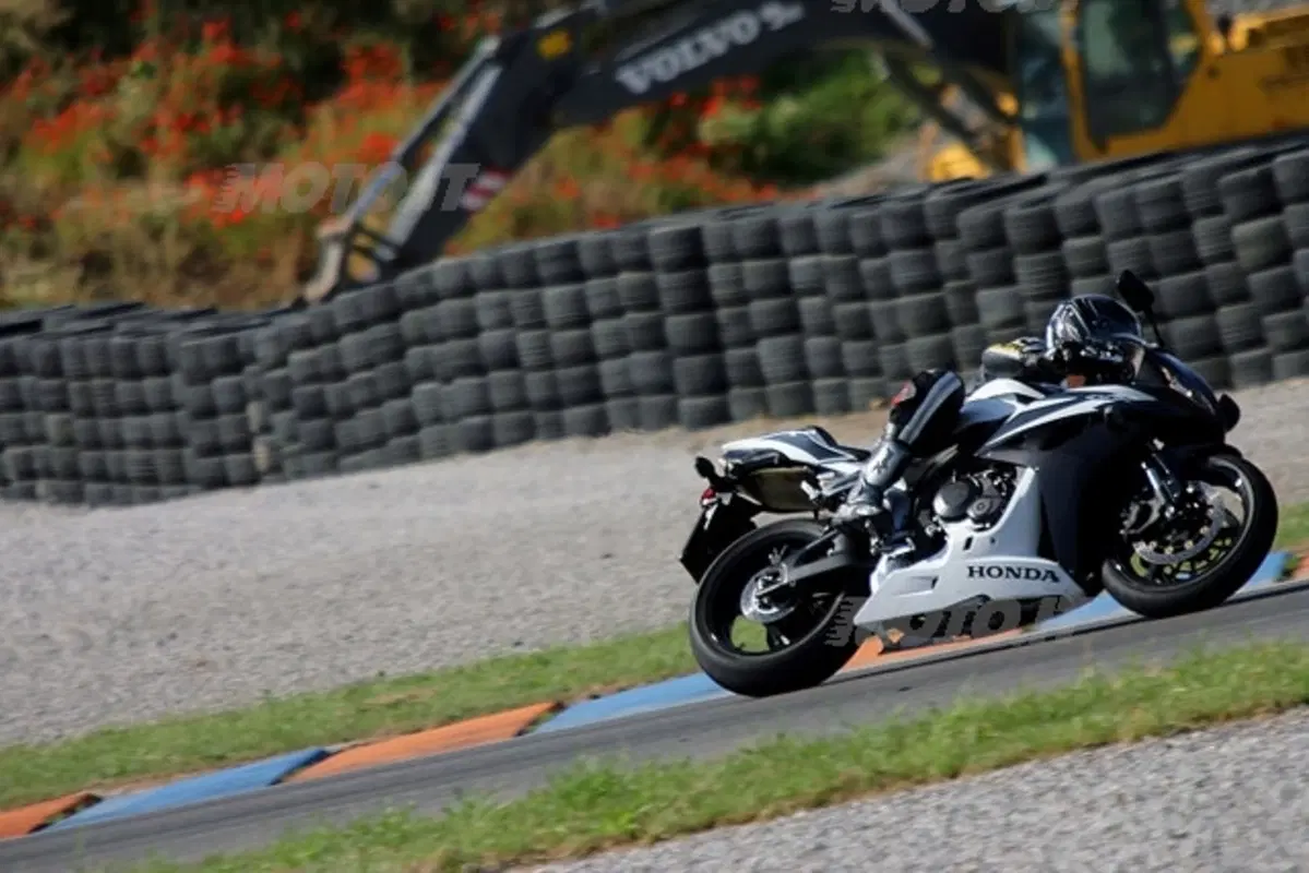 HONDA CBR 600 RR (10)