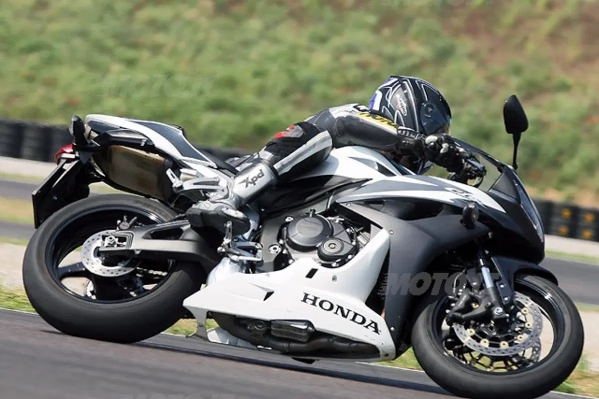 HONDA CBR 600 RR (11)
