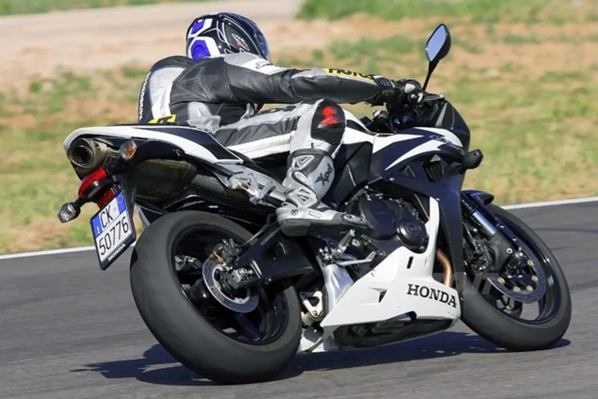 HONDA CBR 600 RR (13)