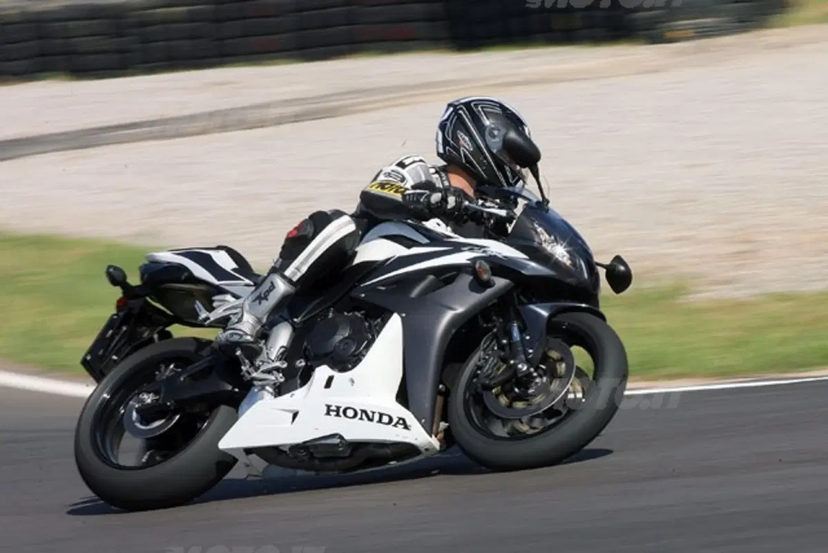 HONDA CBR 600 RR (14)