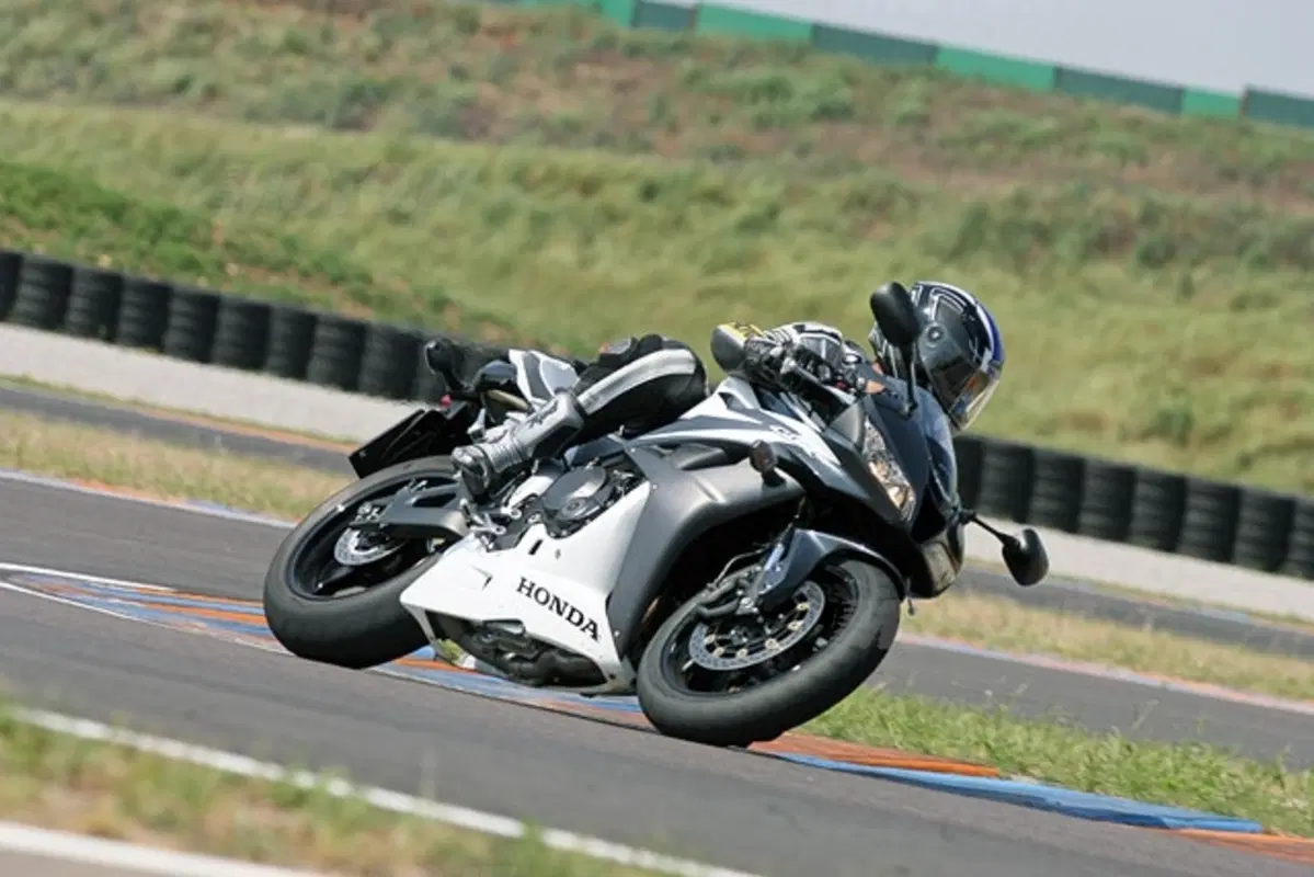 HONDA CBR 600 RR (16)