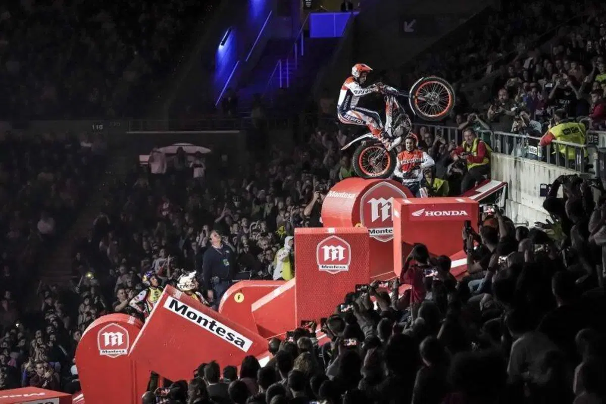 Toni Bou, quando il trial è veramente indoor! (2)