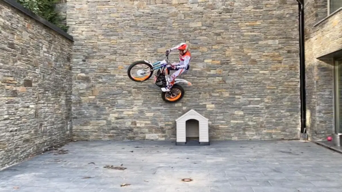 Toni Bou, quando il trial è veramente indoor! (4)