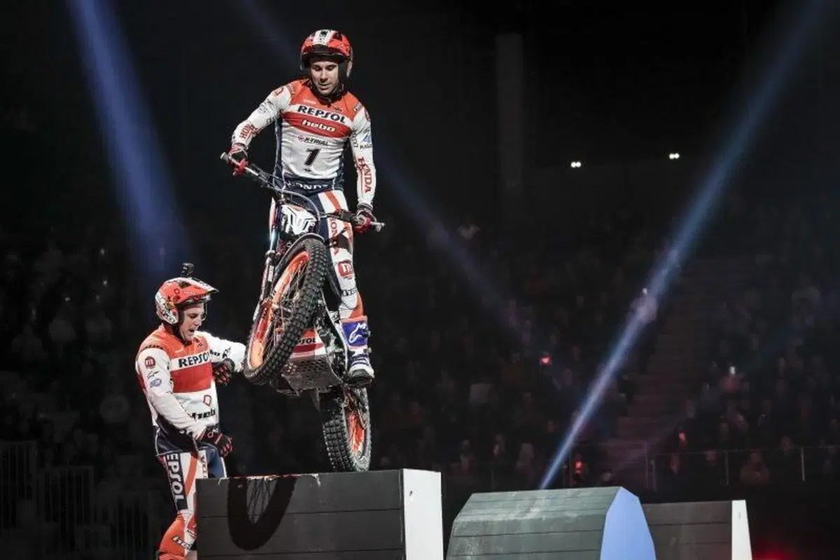 Toni Bou, quando il trial è veramente indoor! (7)
