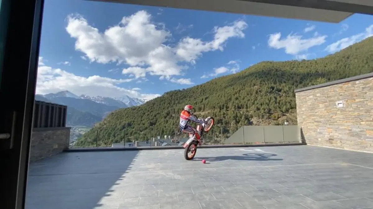 Toni Bou, quando il trial è veramente indoor! (5)