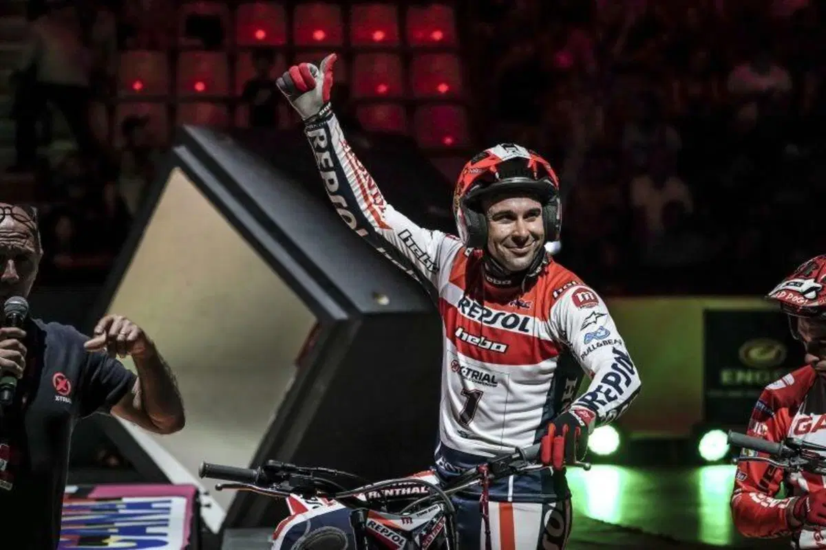 Toni Bou, quando il trial è veramente indoor! (8)