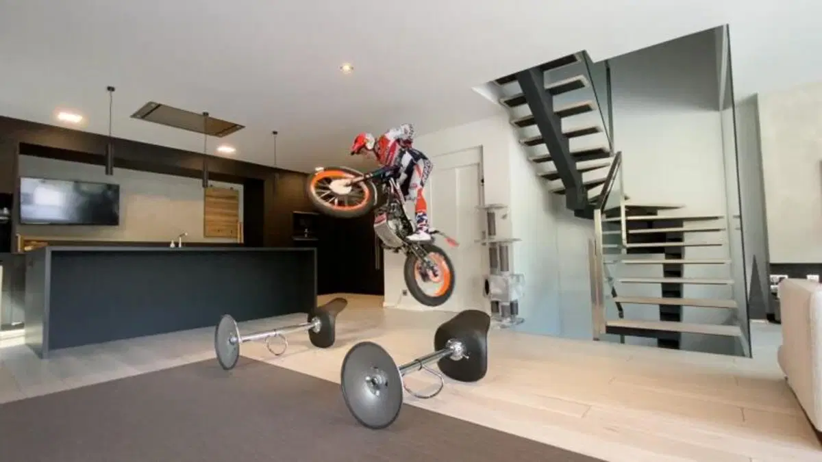 Toni Bou, quando il trial è veramente indoor! (15)