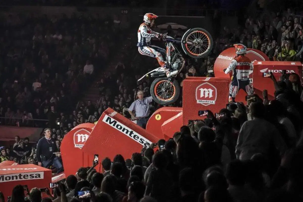 Toni Bou, quando il trial è veramente indoor! (10)