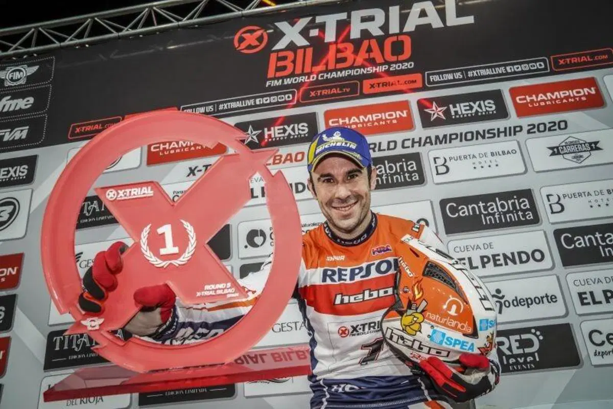 Toni Bou, quando il trial è veramente indoor! (12)