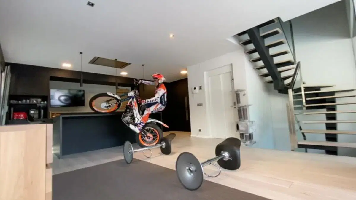 Toni Bou, quando il trial è veramente indoor! (11)