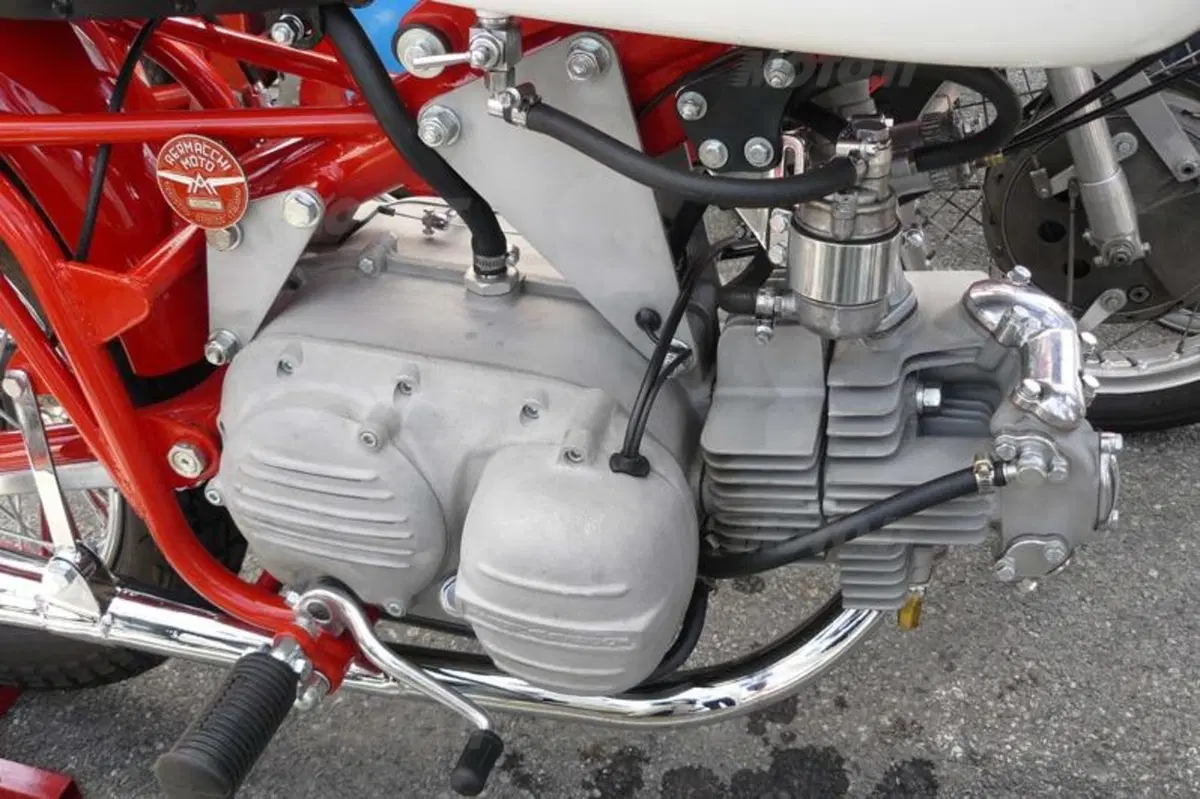 Massimo Clarke: a Varano le più belle moto da corsa degli anni '50 e '60 (3)