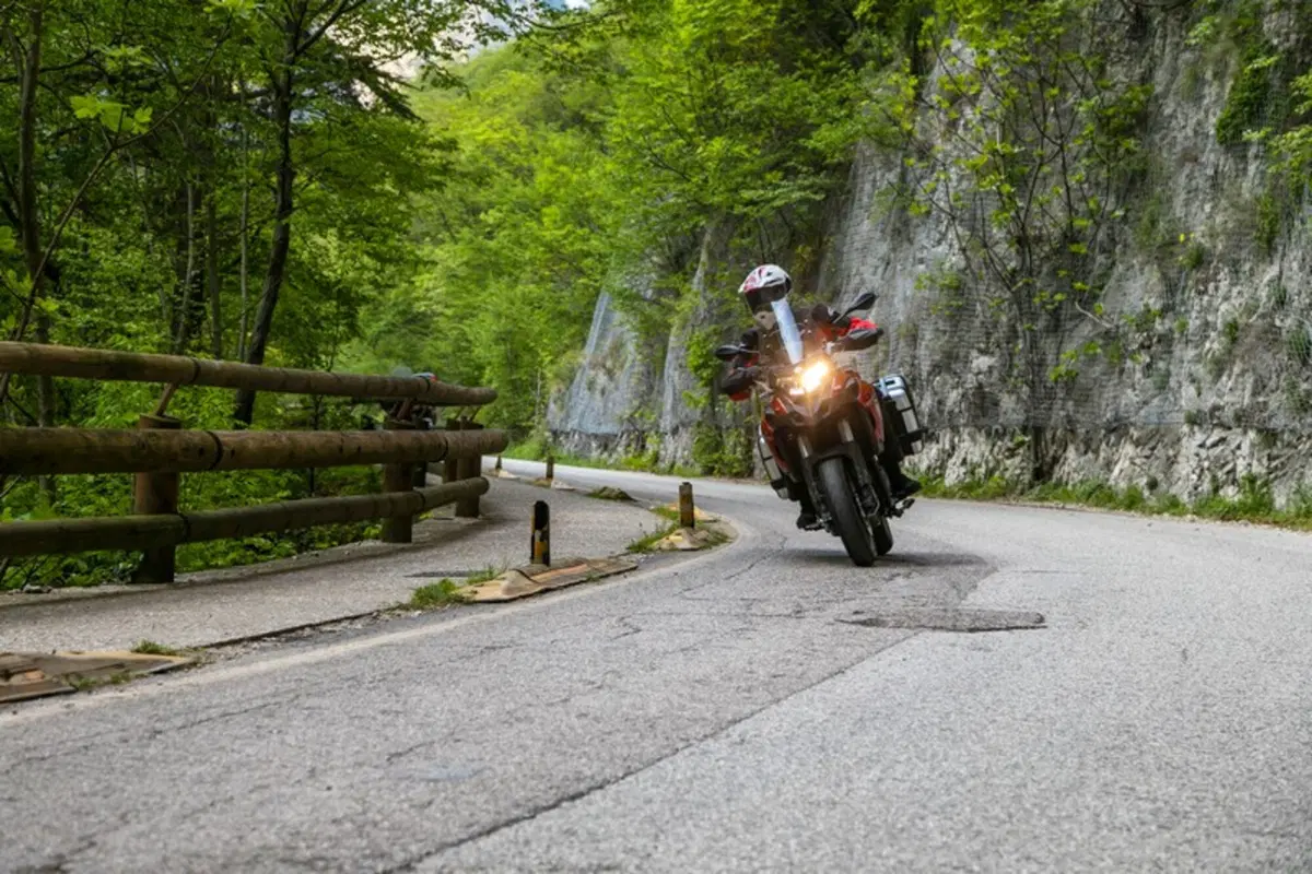 Benelli TRK 502 (11)
