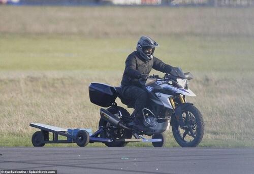 Tom Cruise a scuola di impennate (3)