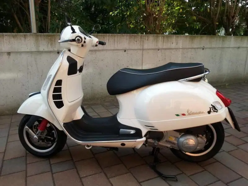 Vespa GTS 300 Super (2008 - 16) (2)