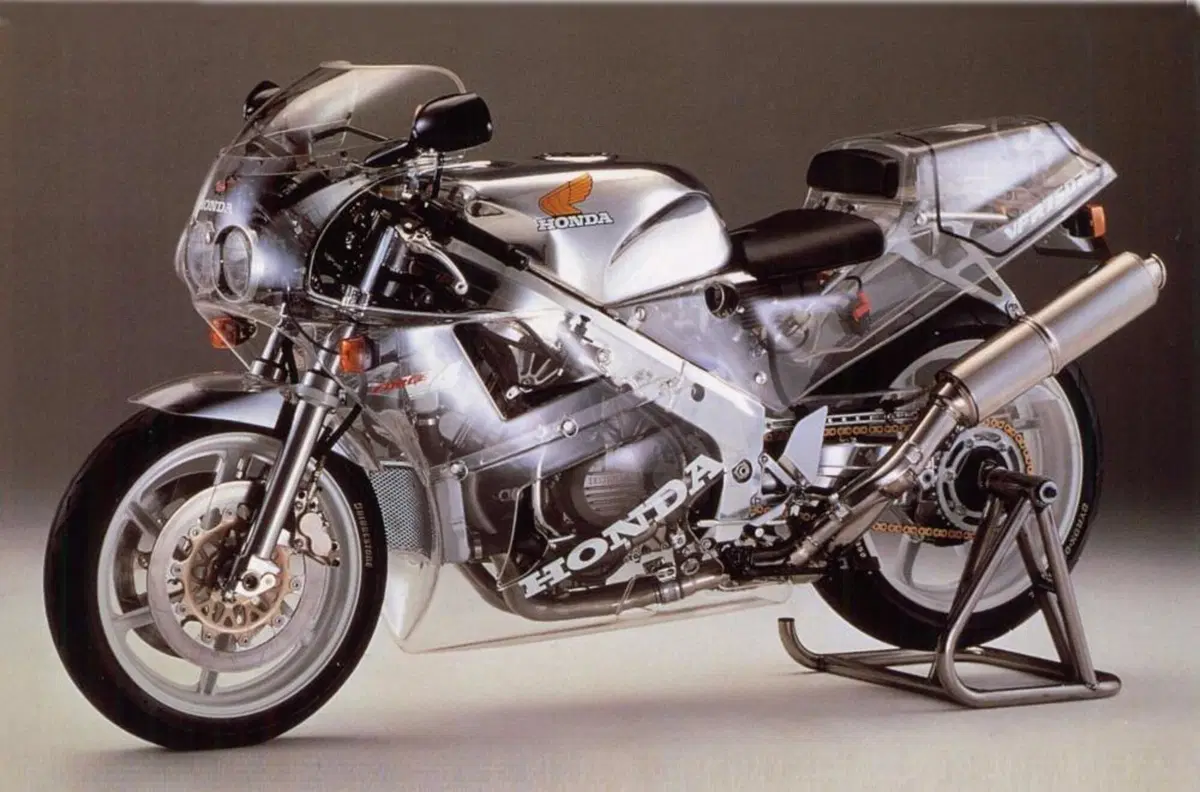 Honda VFR750R “RC30”: piano straordinario di aggiornamento per una moto mitica (6)