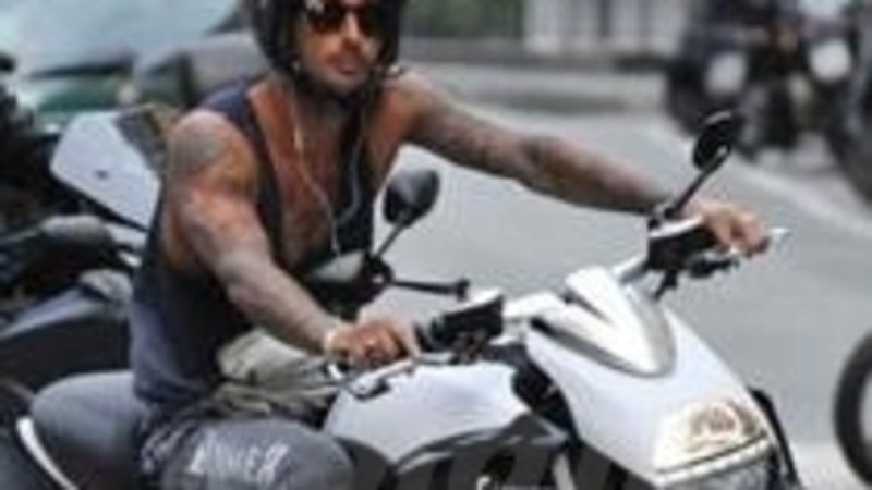 Fabrizio Corona in sella alla sua nuova moto