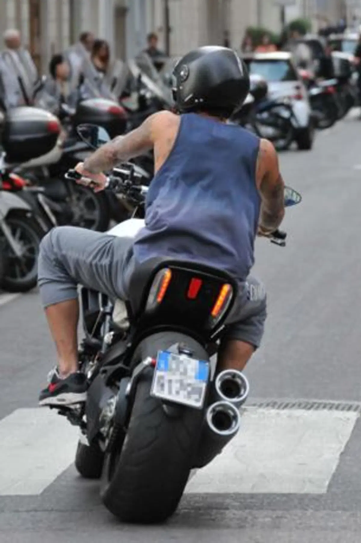 Fabrizio Corona in sella alla sua nuova moto