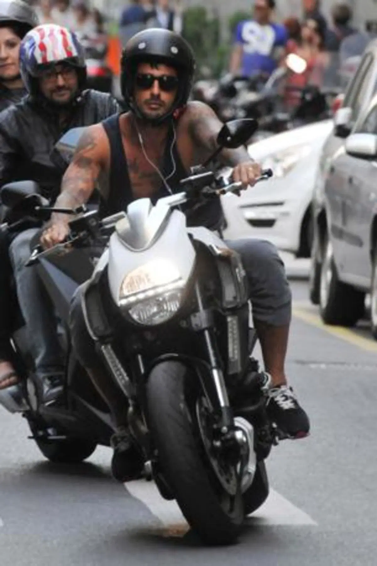 Fabrizio Corona in sella alla sua nuova moto (3)
