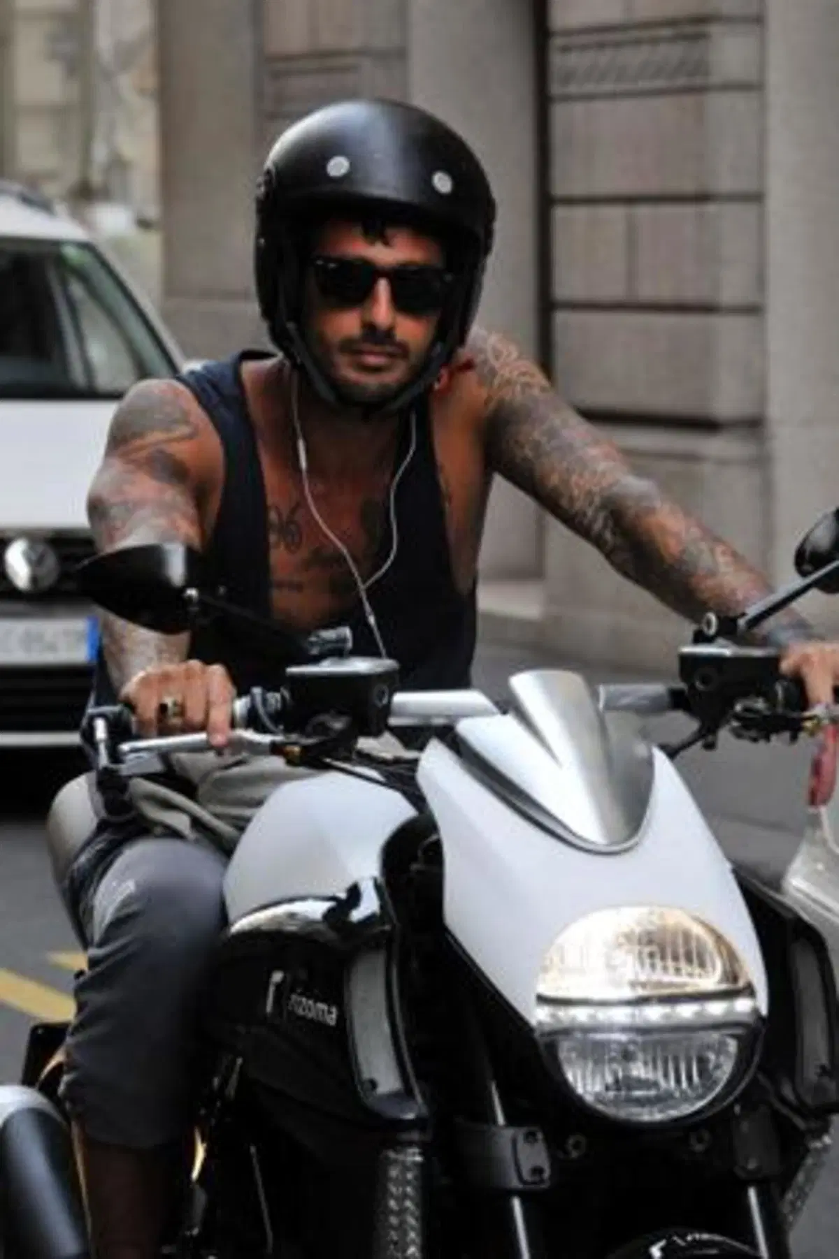 Fabrizio Corona in sella alla sua nuova moto (6)