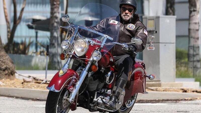 Terminator rompe la quarantena per farsi un giro in moto
