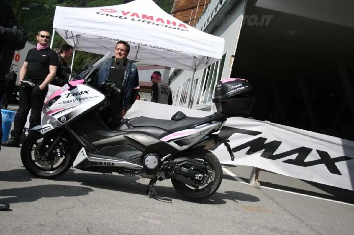 Yamaha TMAX e Ben Spies al Giro d'Italia tagliano per primi il traguardo (4)