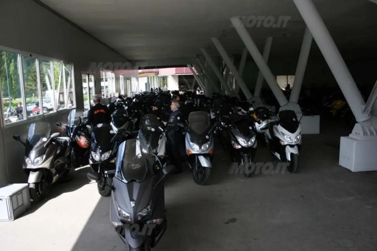 Yamaha TMAX e Ben Spies al Giro d'Italia tagliano per primi il traguardo (5)