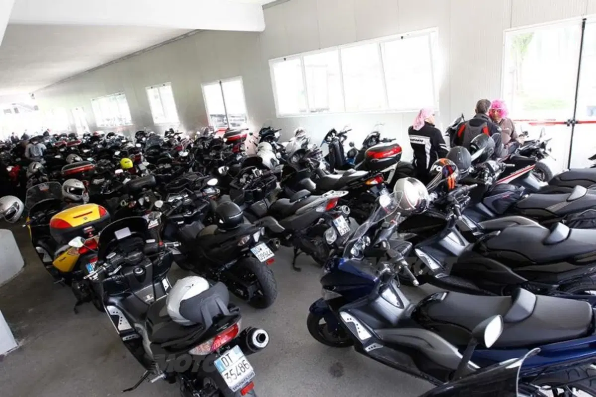 Yamaha TMAX e Ben Spies al Giro d'Italia tagliano per primi il traguardo (16)