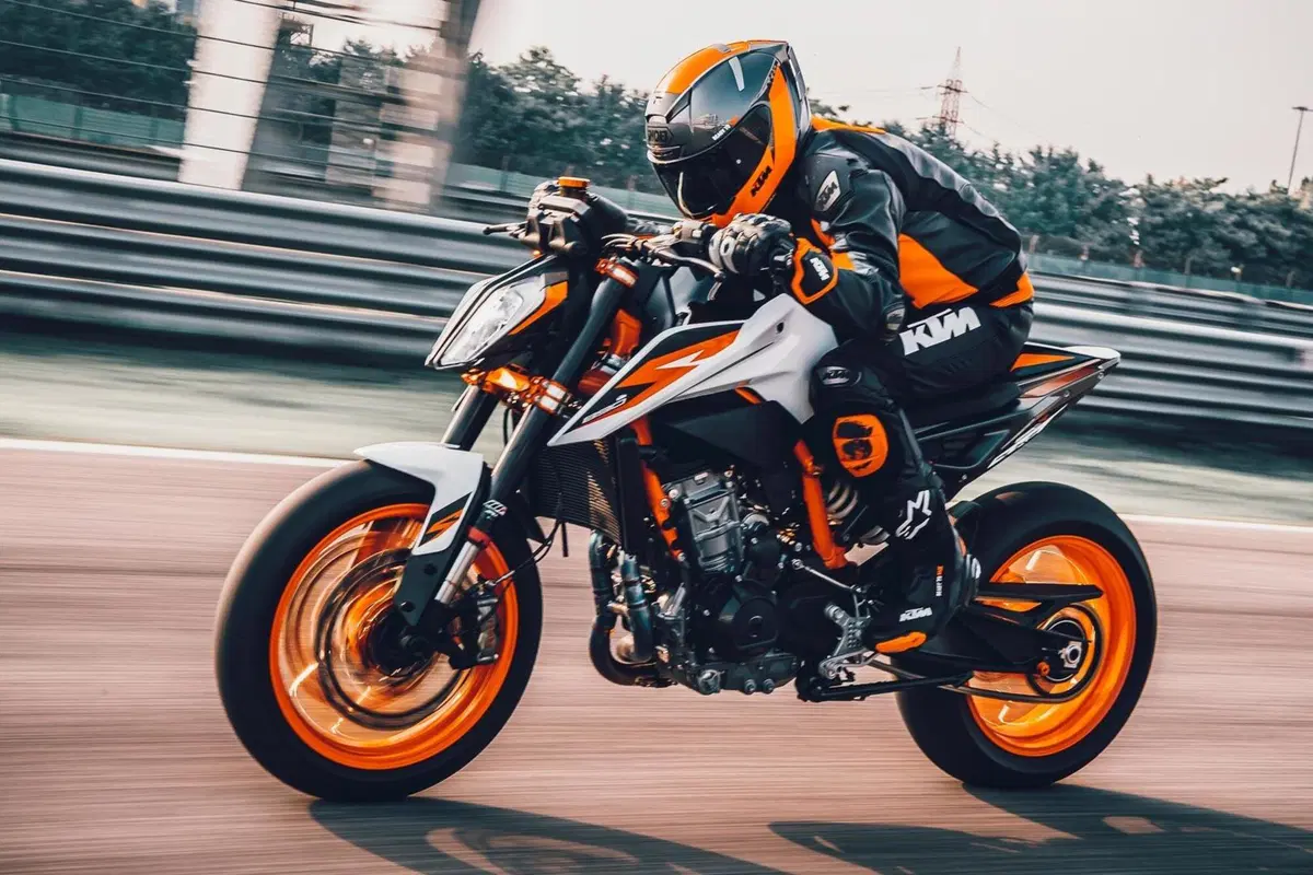 KTM Duke 890R: rivedi la diretta con le risposte ai lettori (3)