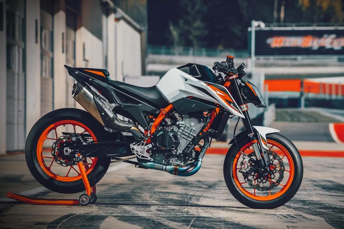 KTM Duke 890R: rivedi la diretta con le risposte ai lettori (4)