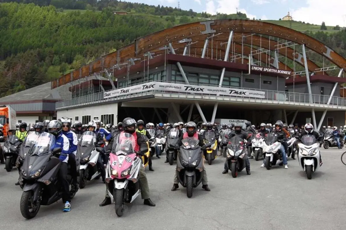 Yamaha TMAX e Ben Spies al Giro d'Italia tagliano per primi il traguardo (19)