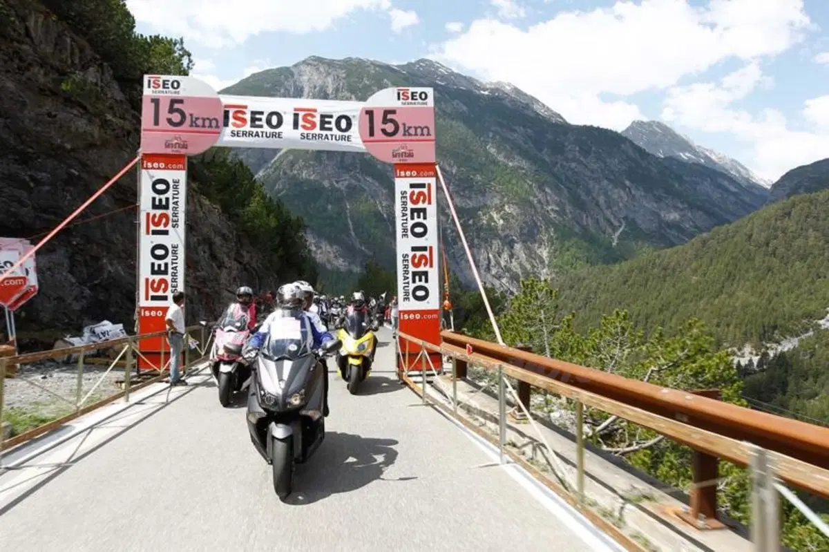 Yamaha TMAX e Ben Spies al Giro d'Italia tagliano per primi il traguardo (24)