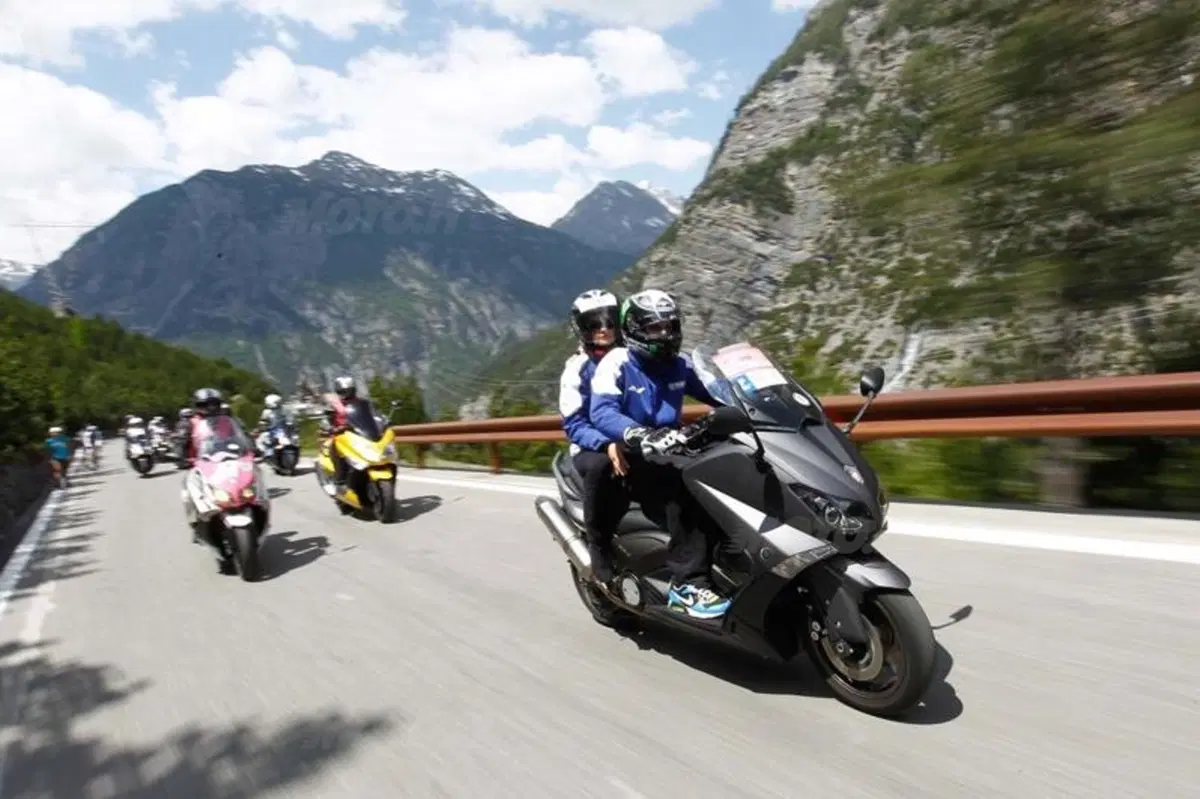 Yamaha TMAX e Ben Spies al Giro d'Italia tagliano per primi il traguardo (25)