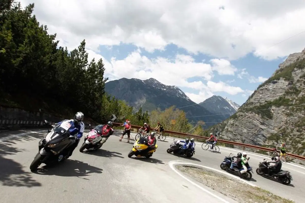 Yamaha TMAX e Ben Spies al Giro d'Italia tagliano per primi il traguardo (26)