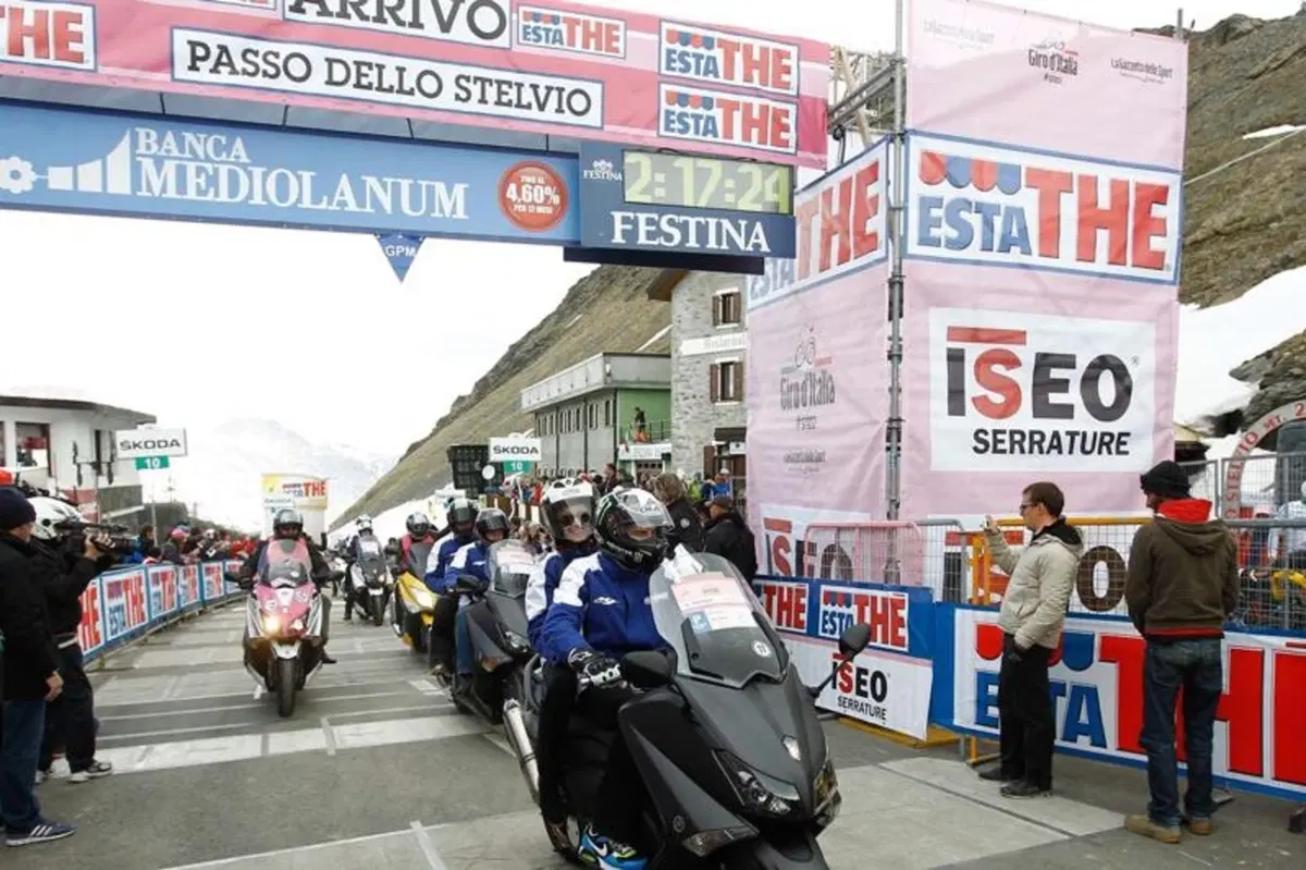 Yamaha TMAX e Ben Spies al Giro d'Italia tagliano per primi il traguardo (27)